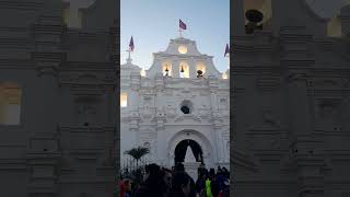 repique de Campanas previo a la entrada de la procesión de la burriquita del templo de San Raymundo