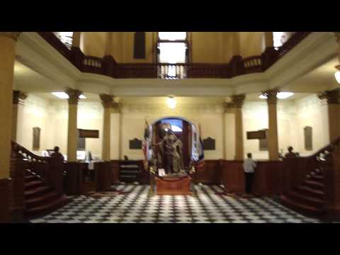 This is a brief video of the inside of the entrance to the Wyoming State Capitol, in Cheyenne. The dark wood gave it a different feel than the South Dakota Capitol I had visited the previous week. Being from Illinois, I liked the large Lincoln bust down the hall. June 2009.