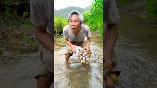 Survival skills: SIMPLE but VERY USEFUL with a lychee #shorts