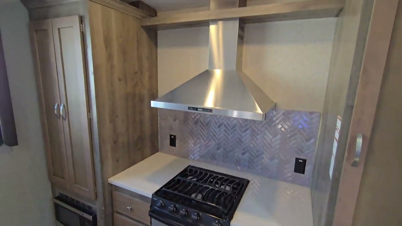 2018 Keystone Sprinter Limited 3551FWMLS 5th wheel All Season Rear Kitchen Camper.