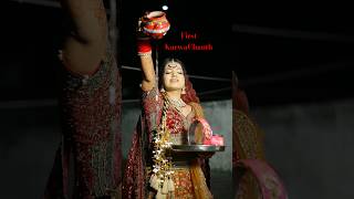 Hathon me pooja Ki Thali💫 #karwachauthpose #karwachauthspecial #firstkarwachauth #karwachouthdress