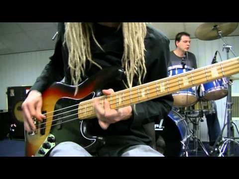 fingerstyle-funk-bass-&-drum-grooves