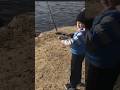 Отец учит сына ловить)))#рыбалка #рыба #весна #carpfishing #карп #carp #подписывайся