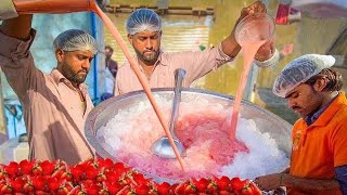 Roadside Original Strawberry Milkshake 🍓 Crushed Ice Strawberry Juice Making | Street Food Karachi