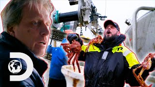 Hydraulic Hose BLOWS UP During Crucial Troll Crab Hunt | Deadliest Catch: The Viking Returns