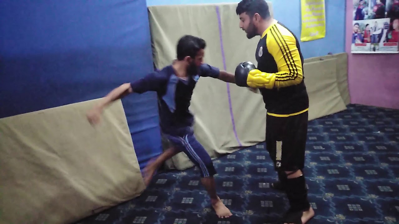 KYOKUSHIN KARATE SPARRING ADN BODY CONDITIONING YouTube