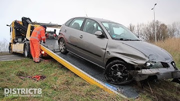 Automobilist rijdt van talud en belandt in sloot afrit A4 Schipluiden