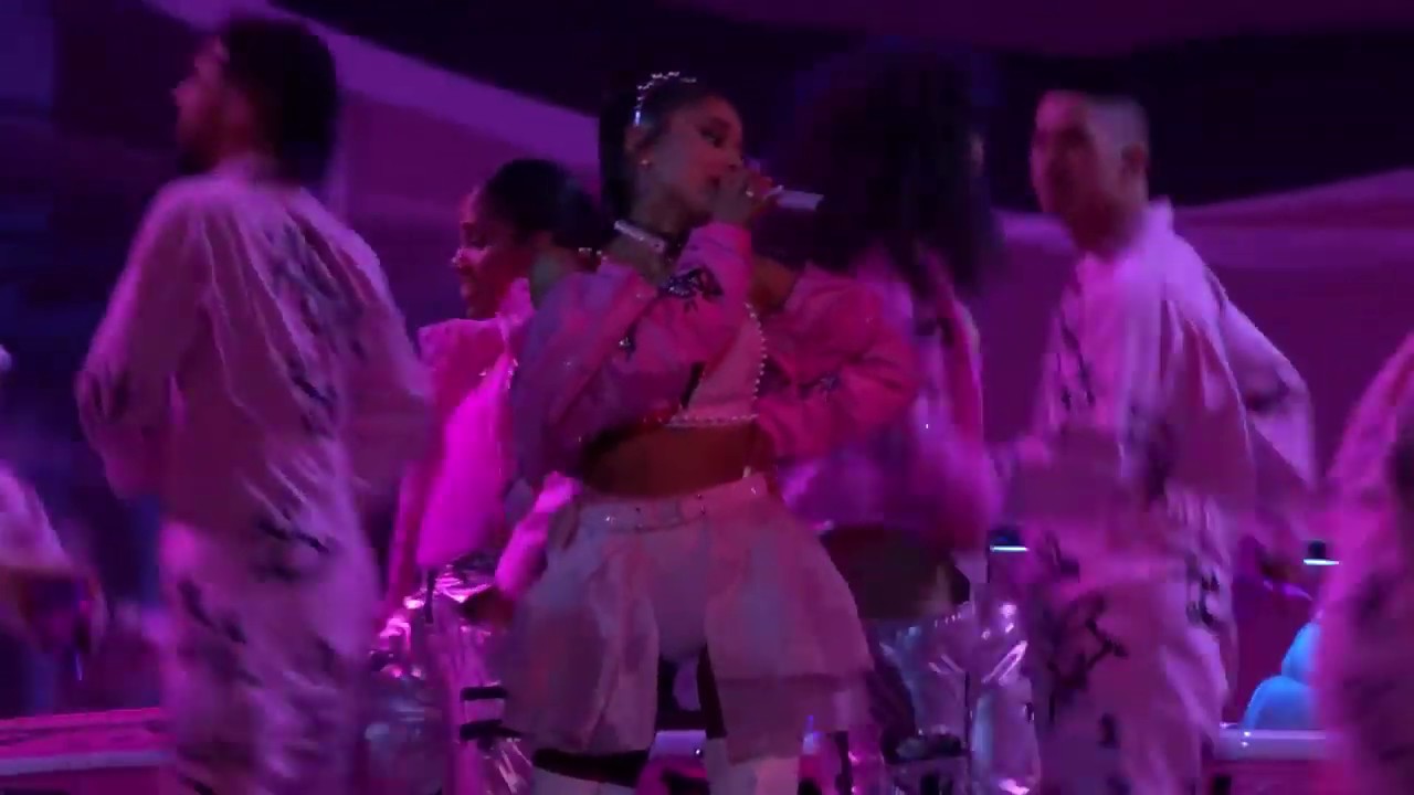 Ariana Grande 7 rings Live From The Billboard Music Awards 2019 - YouTube
