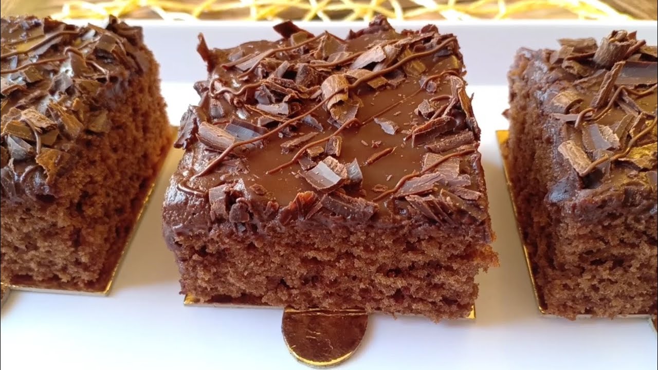 بزوج بيضات عملت احلى كيكة بصلصة الشكولاطة .. بنينة و خفيفة