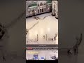 الله يكفينا الشر سياره بسرعه جنونية تدخل الساحه وتصتدم بالبواب