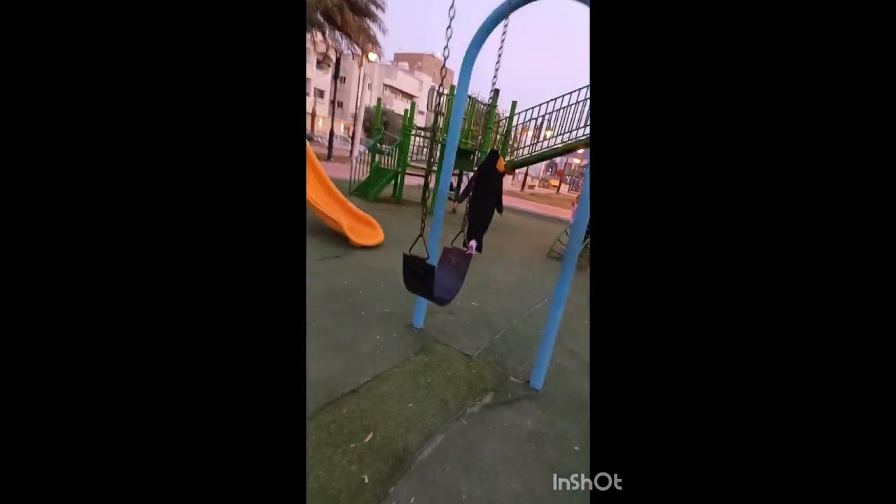 انا و صاحبي في الحديقه