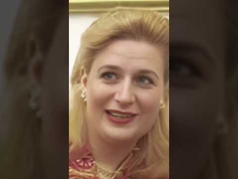 تزوجها سرا لمدة عامين ثم أعلن زواجه منها أعتنقت الأسلام بعد الزواج سهى عرفات زوجة الرئيس ياسر عرفات