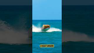 Cigarette power boat roars through Haulover Inlet #hauloverinlet #boatsmiami #speedboat #speed