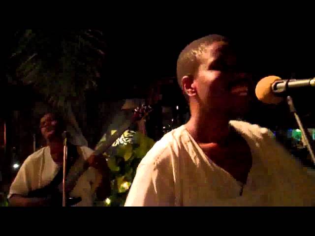 Mark Band live sing 'Harusi'  of Afro 70  (Michuzi Blog) class=