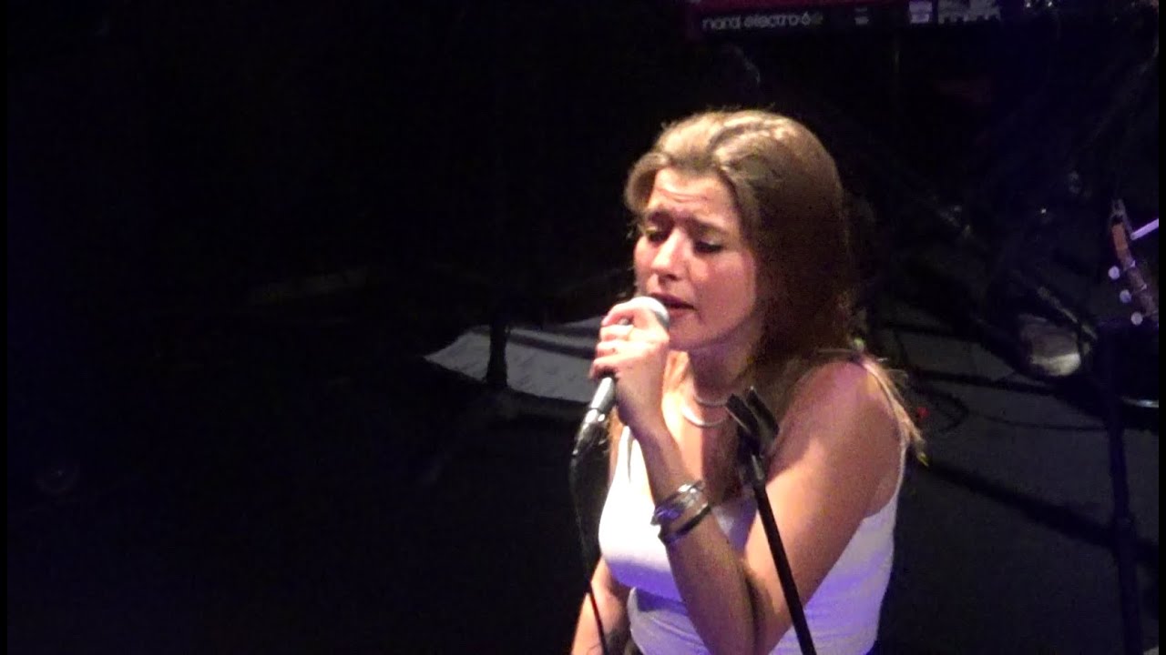 Αμυγδαλάκι τσάκισα (Θαλασσάκι μου) - Ιουλία Καραπατάκη - Σταυρός του Νότου 2022