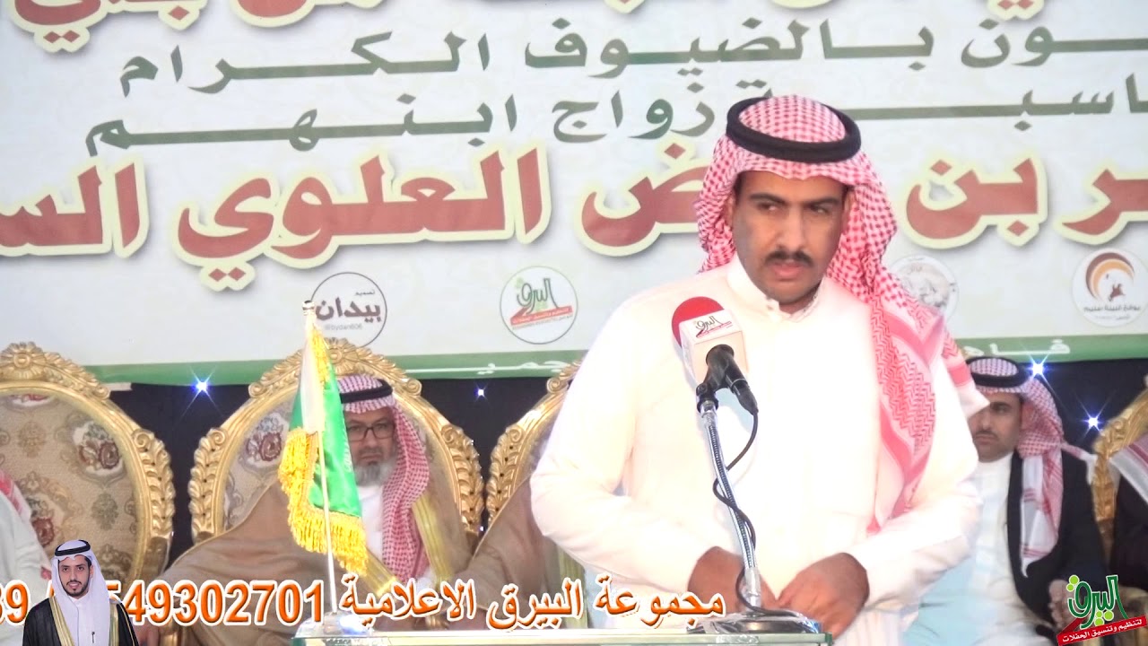 طاروق بين الشاعرين صقر سُليم و كامل الحليلي في حفل زواج الملازم ماهر بن عوض العلوي السلمي