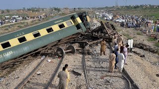 28 Dn Shalimar Express HGmu30 8209 in Faisalabad racing in bike vs shalimar express 