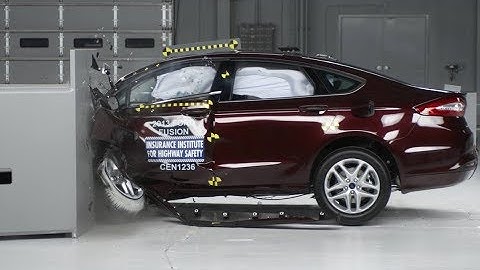2013 Ford Fusion driver-side small overlap crash test (extended footage)