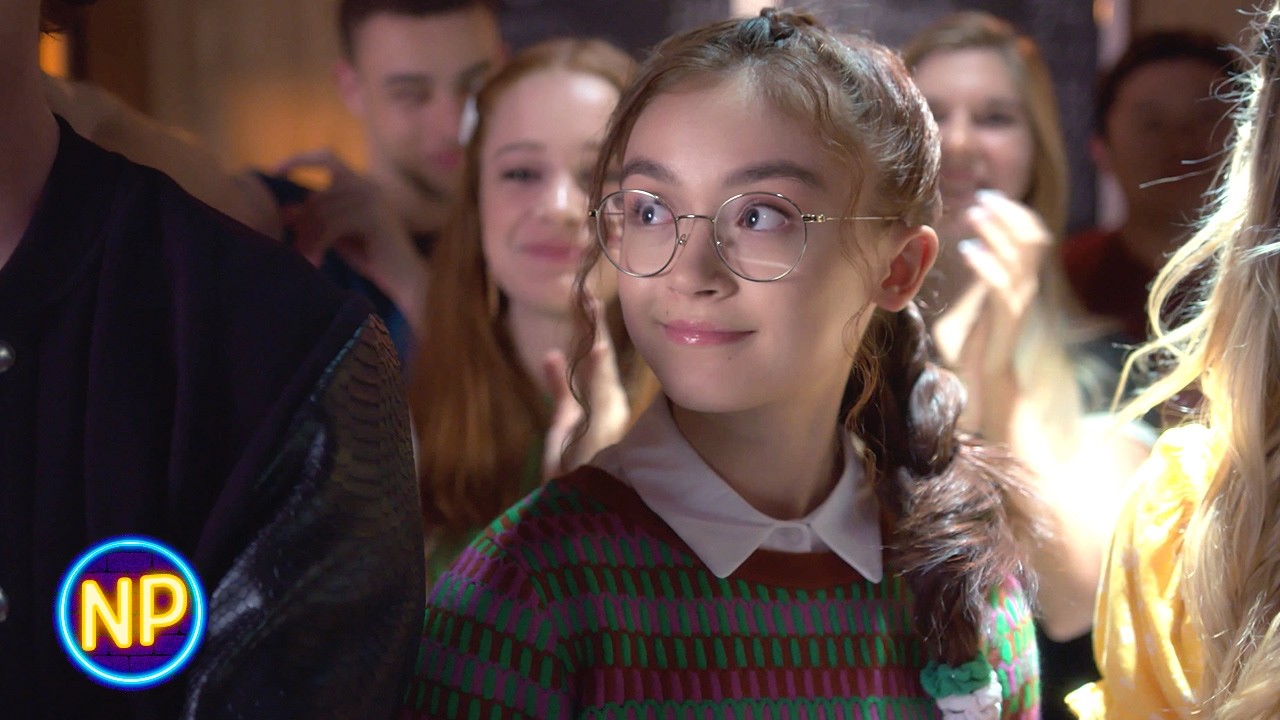 ⁣Zoe Has Some Confusing Feelings For Brody | Zoe Valentine Season 2 Episode 3