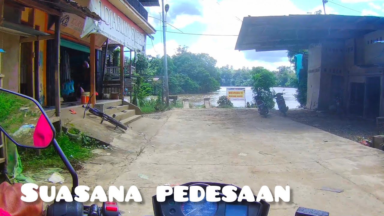 Menyusuri jalanan di kota kecamatan Ella hilir kab melawi