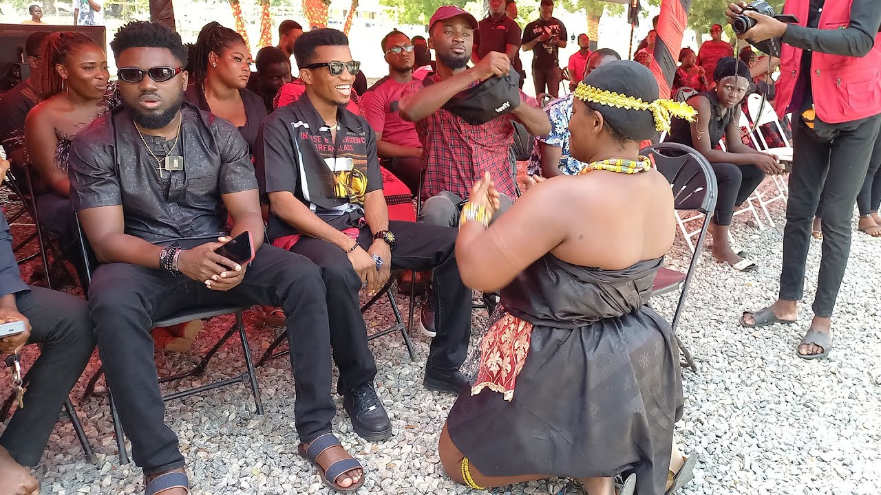 Kofi Kinaata will be blessed over this at baba spirit's funeral 