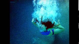 Watch Carrie Newcomer Below The Waves video