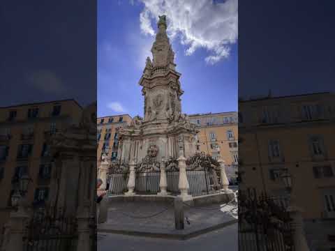 วีดีโอ: คำอธิบายและภาพถ่ายของ Piazza Gesu Nuovo - อิตาลี: Naples