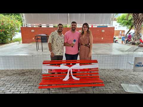 Facisa instala banco vermelho, símbolo de conscientização para o combate à violência contra a mulher