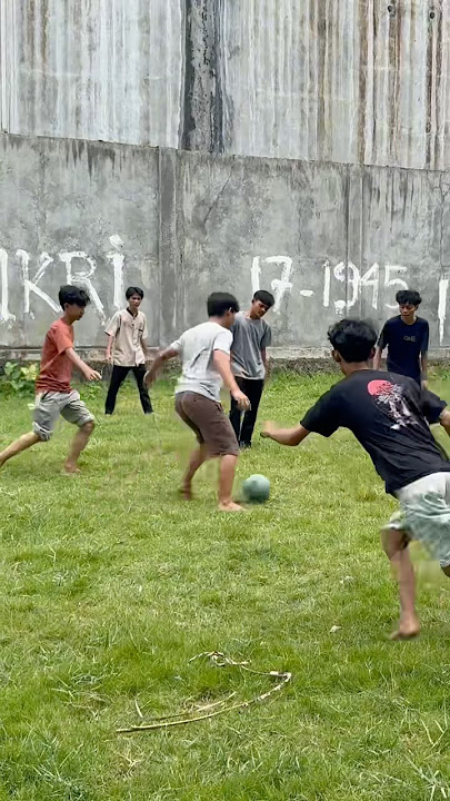 Kalian main bola gini juga ga,mainya smpe azan magrib (Full on YT omped_visual) #shorts #lucu #kocak