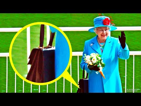 Dlaczego królowa Elżbieta II zawsze nosi ze sobą torebkę