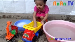 Tắm xe ô tô đồ chơi trẻ em - Rửa xe ô tô đồ chơi trẻ em - Washing car toy ❤ Anan ToysReview TV ❤