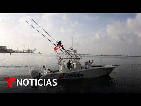 Video: La Flotilla Entra Al Puerto