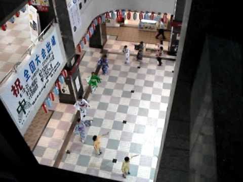 While I was at work, I happened to catch the very end of the Bon-odori dance that had been taking place in the building I work in. This dance is done during o-bon each year in August. At this time, many people return to their hometowns to visit family and pay their respects to their ancestors.