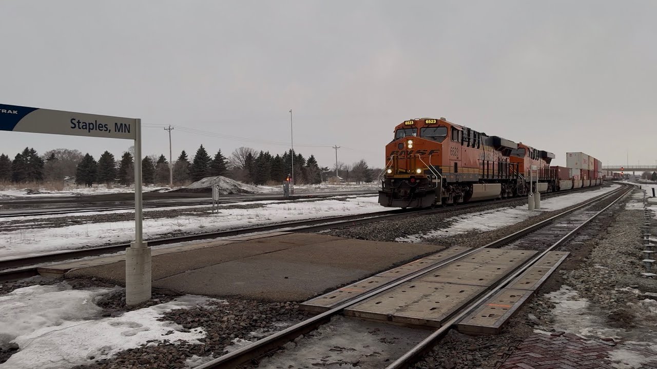 BNSF #6523 leads this half intermodal half auto rack EB. Staples Sub