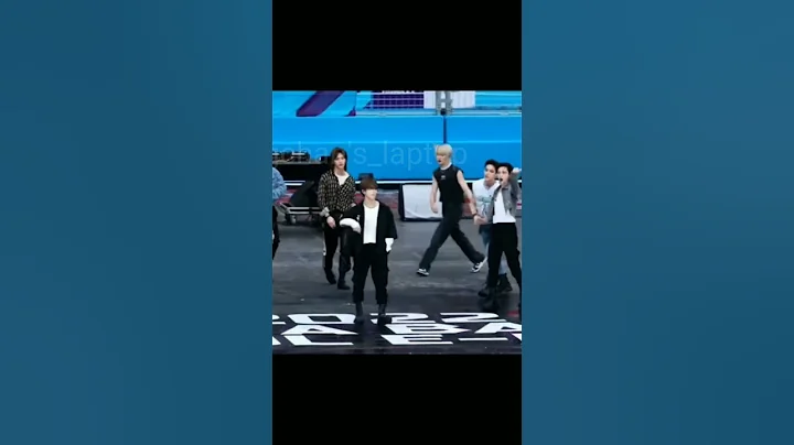 lee know almost fell during the maniac stage bang chan was guiding the members to come to the back