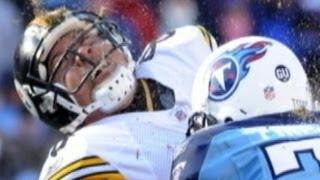 Former NFL Players Sue NFL League's Science on Concussions , Say League 'Promotes Violence'