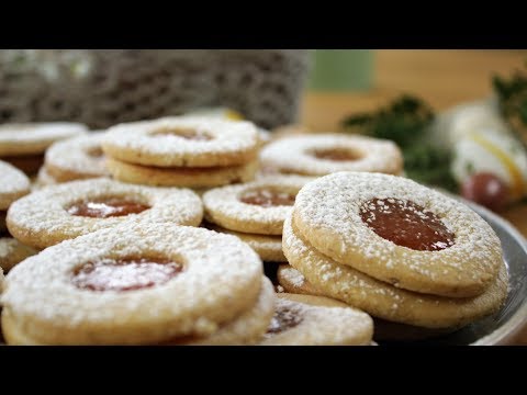 Easy Homemade Linzer Cookies (Linzerkarika)