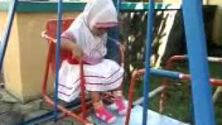 Mbak Tisha main ayunan