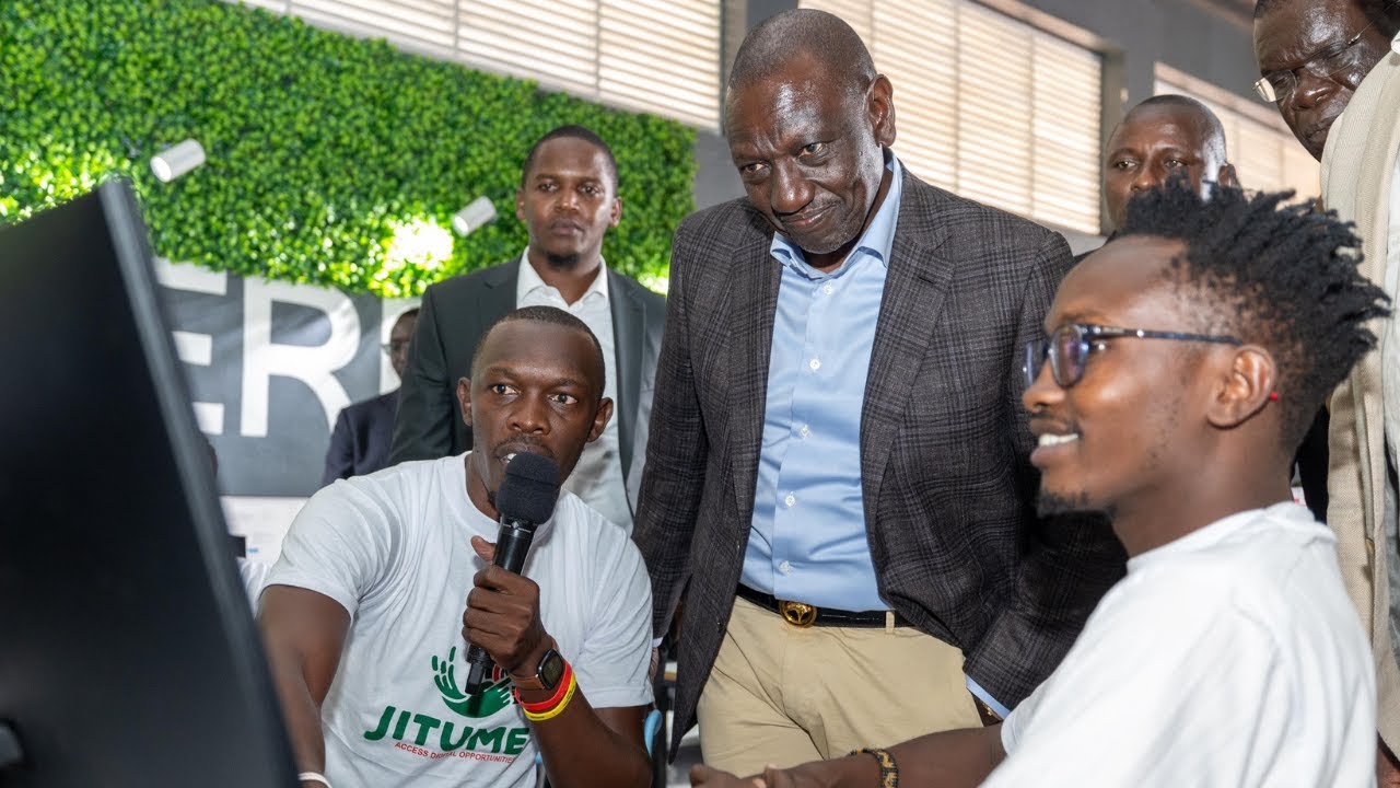 YOUNG MAN SHOWS OFF PRESIDENT RUTO HOW HE IS MAKING MONEY ONLINE ...