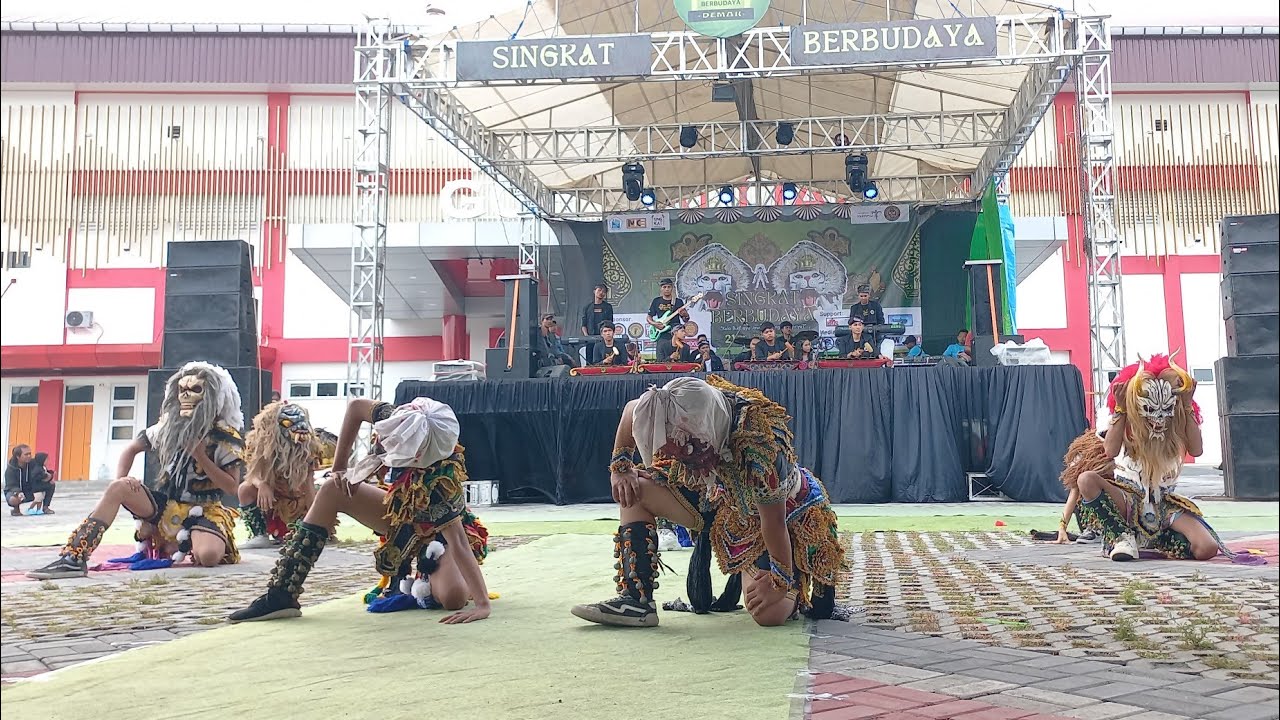 Rampak Gedruk Putro Putri Kumboro Di Stadion Demak