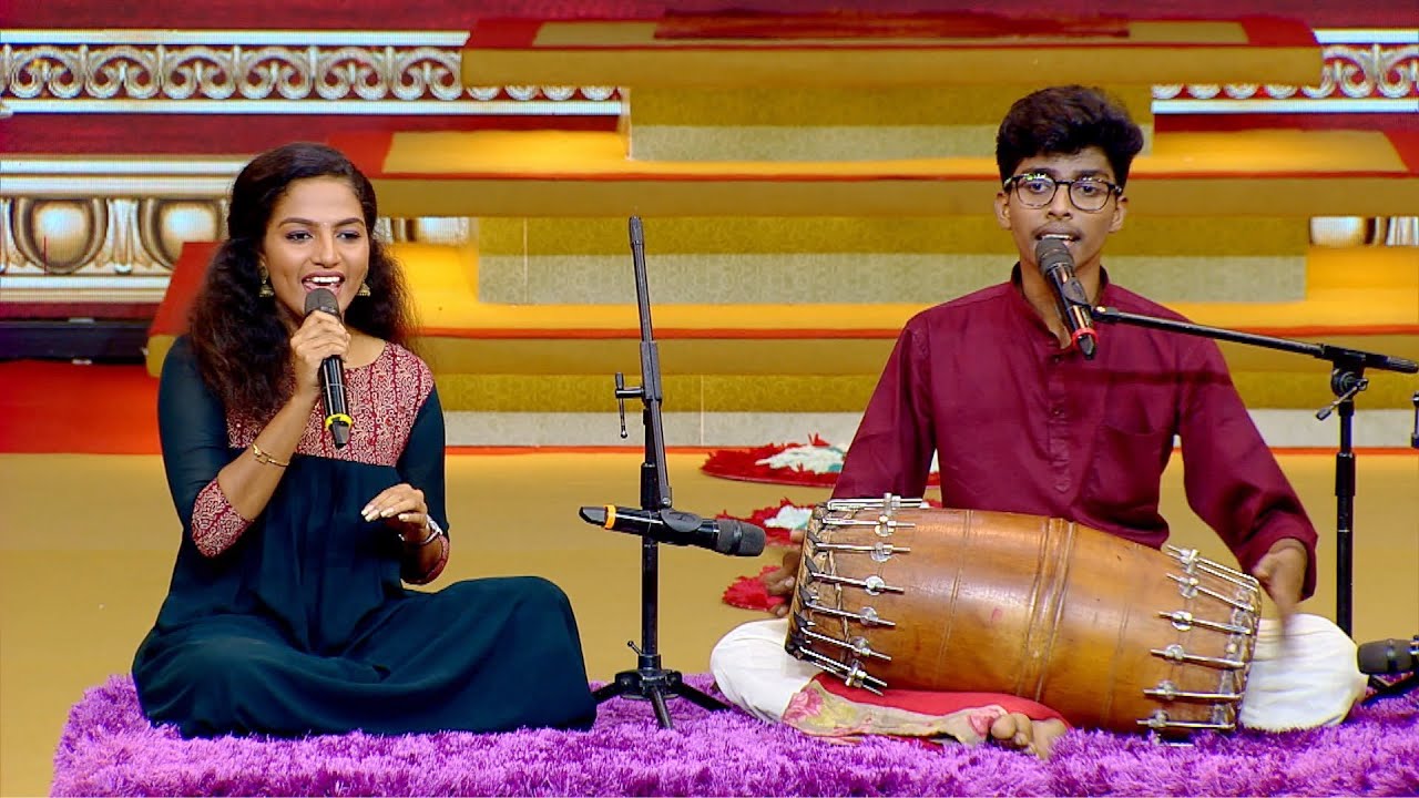 ആസ്വാദക ഹൃദയങ്ങളെ സംഗീത സാന്ദ്രമാക്കിയ ആലാപന വിസ്മയം ...!!