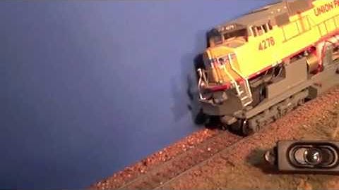 Installing Tsunami Decoder in Athearn Genesis SD70M