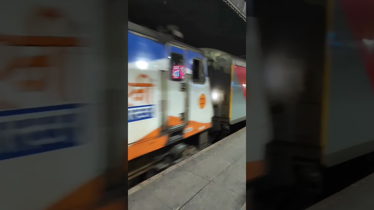 Kerala Express arrives at Nagpur Railway station 