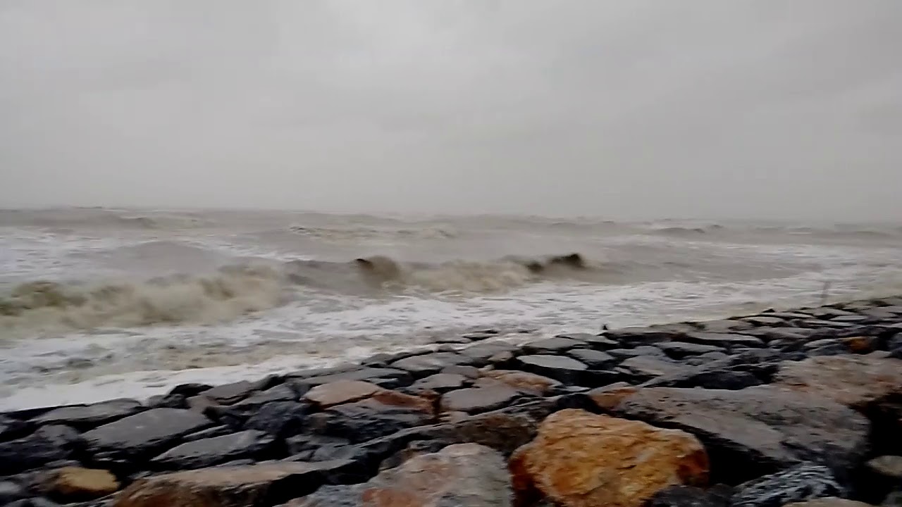 Storm wave at pak phanang morning Friday 4 January 2019
