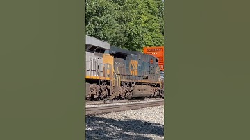 CSX Seaboard System HU (1982) and Spirit of Grafton (500) lead I015-01 at Philson, PA