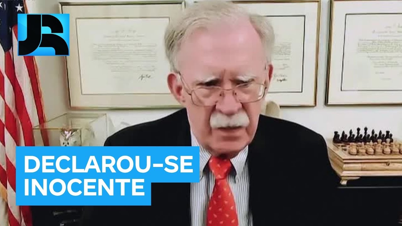 Ex-assessor de Trump se declara inocente das acusações de divulgar informações confidenciais