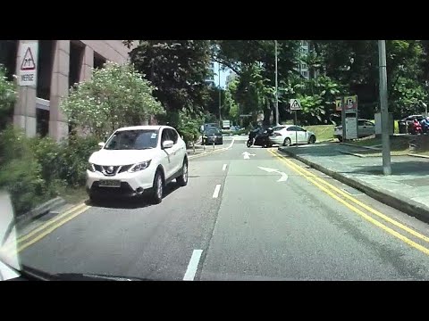 road trippin 31Jul2019 1205hrs Augullia Park #SLB1550U nissan qashqai driving against flow of traffic