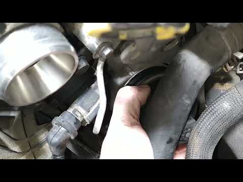 Замена масла двигателя и фильтров на Citroen C3 (2) 1,4HDI 2012 Oil change