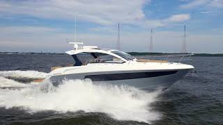 2017 Cruisers Yachts 390 Express Coupe