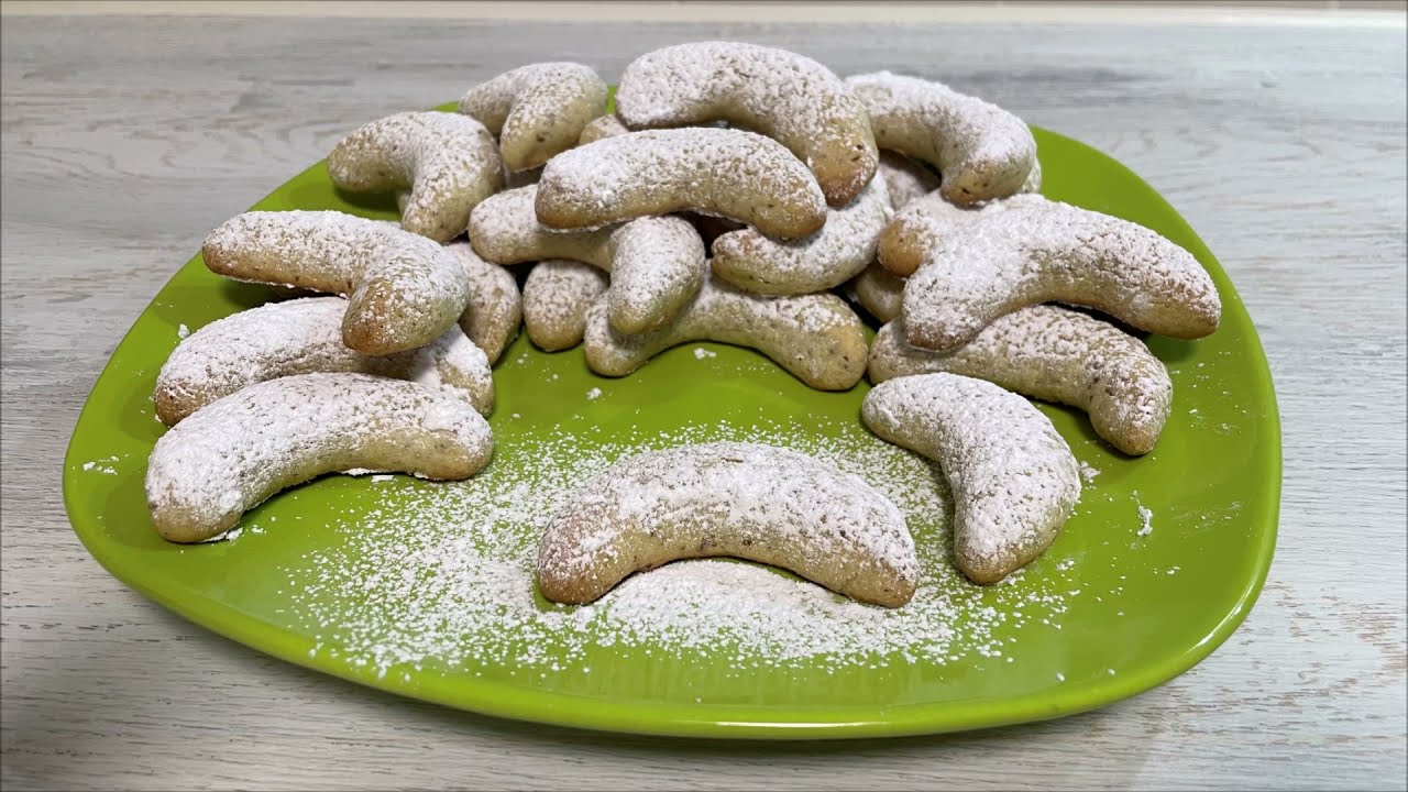 Weihnachtskekse- Weihnachtsplätzchen-  Das einfachste und leckerste Rezept für Vanillekipferl!